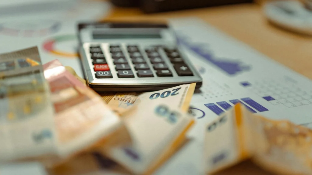 Como Começar a Trabalhar como Freelancer no Brasil: para Iniciantes em 2026 4 Precificação e contratos como não trabalhar no prejuízo